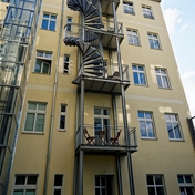Balkonanlage mit Fluchttreppe - Koppenhagener Str. - 01