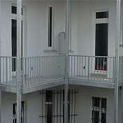Geländer mit Blumenkastenhalter - L&S Metallbau