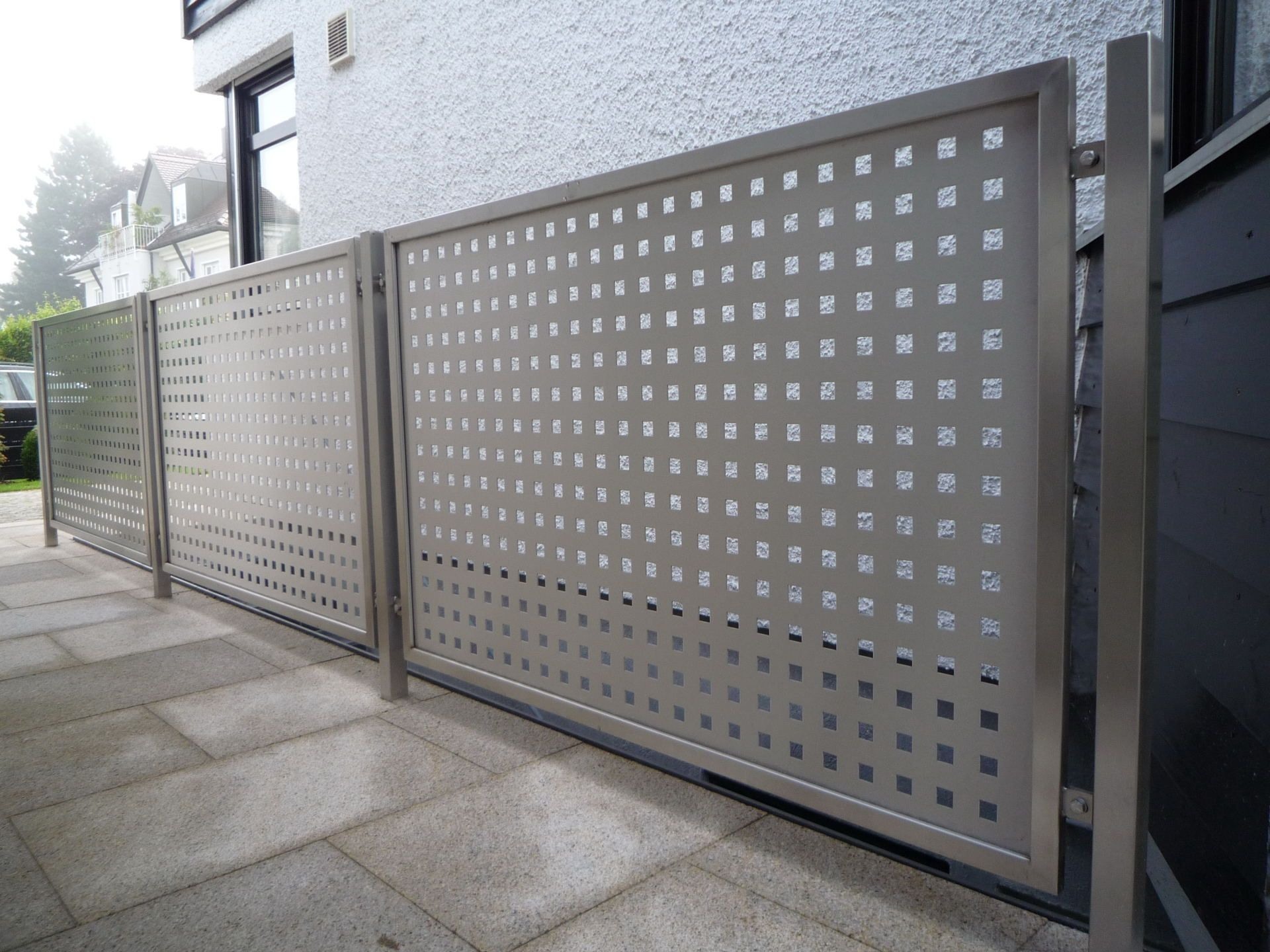 Einfahrtstor Stahl - L&S Metallbau